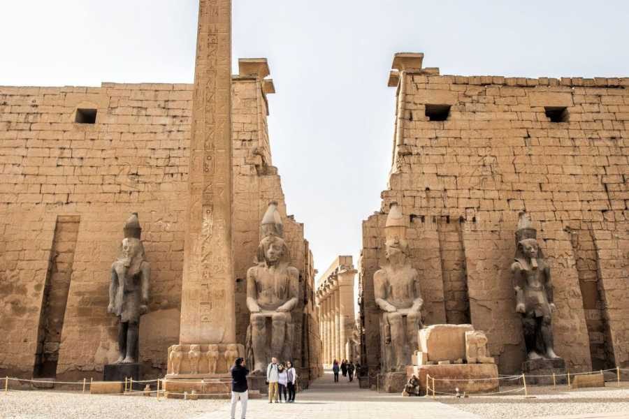 Best Luxor Day Tour visit East and West Nile Banks